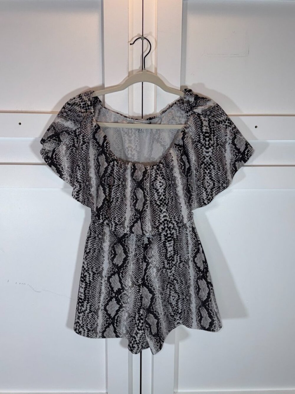 Almost Famous Gray Women's Snake Print Romper M
